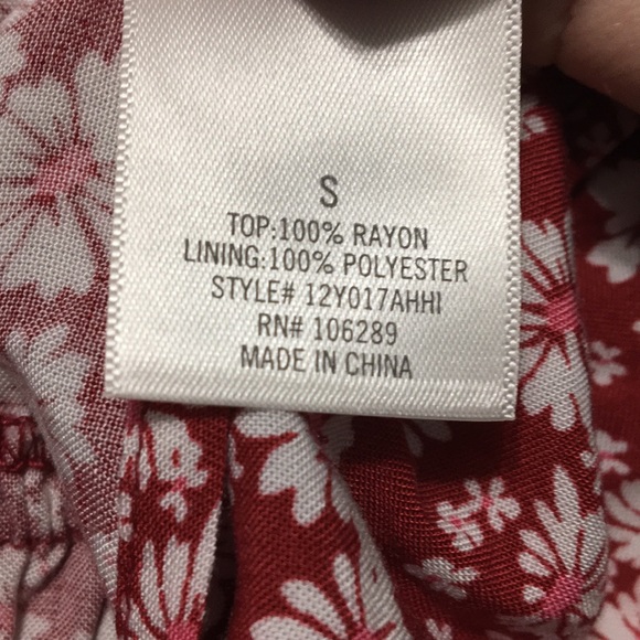 Francescas red tank top, w/ white flower pattern - Picture 4 of 5